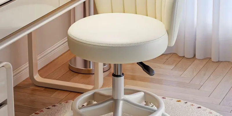 Lash tech stool with height adjustment